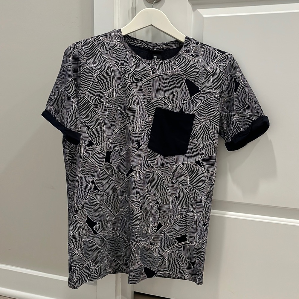 H&M men’s small tropical graphic t-shirt